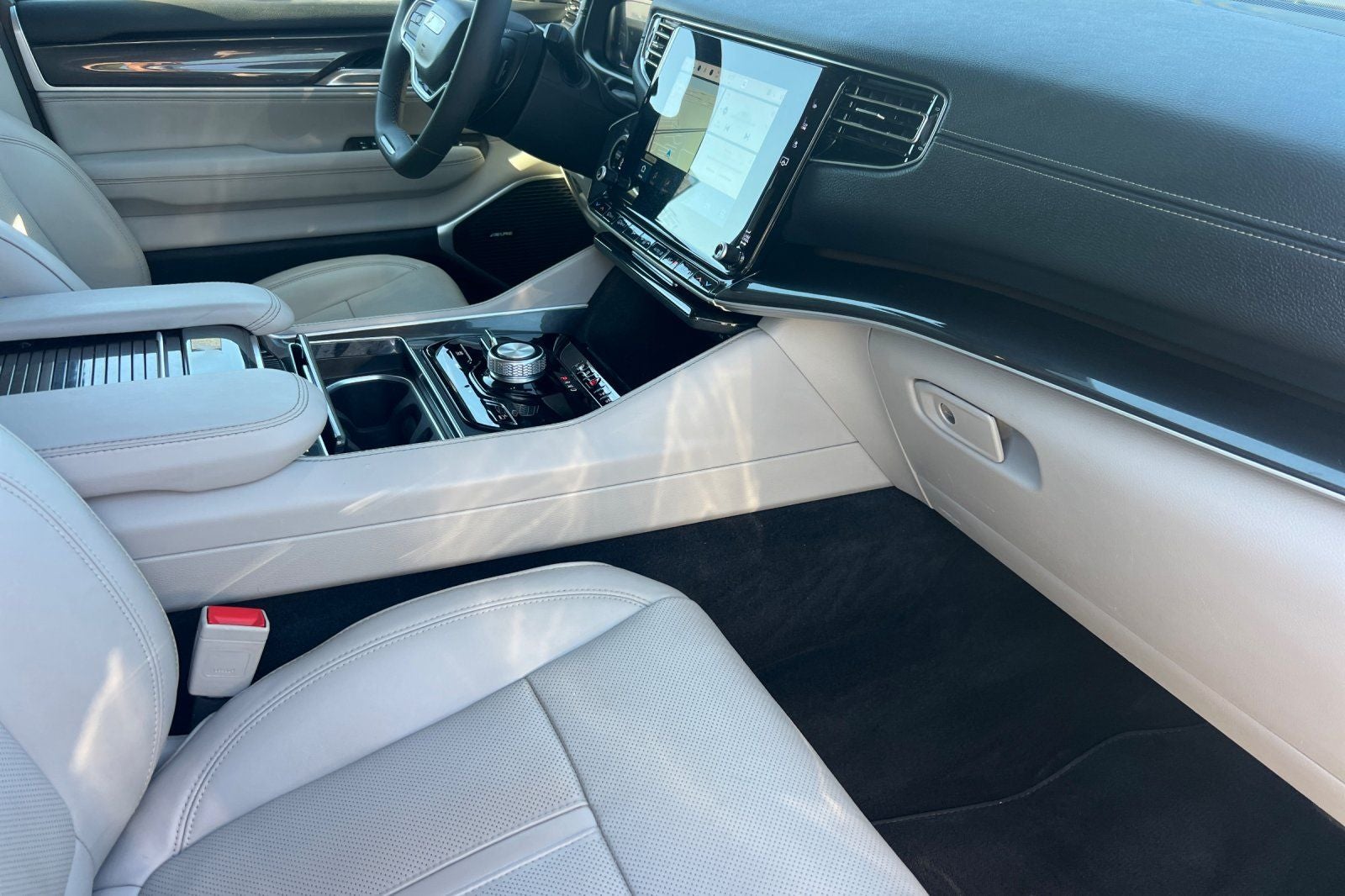 2024 Jeep Wagoneer Base