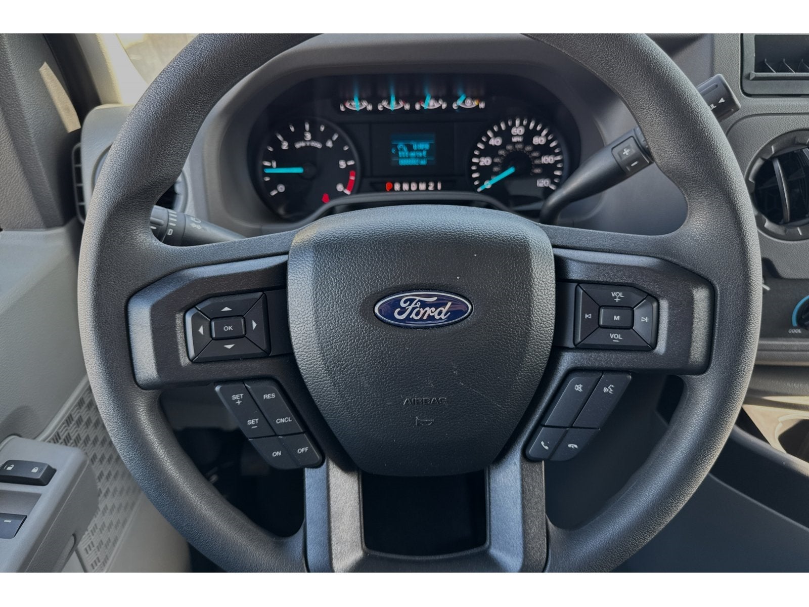 2025 Ford E-350SD Base Cutaway