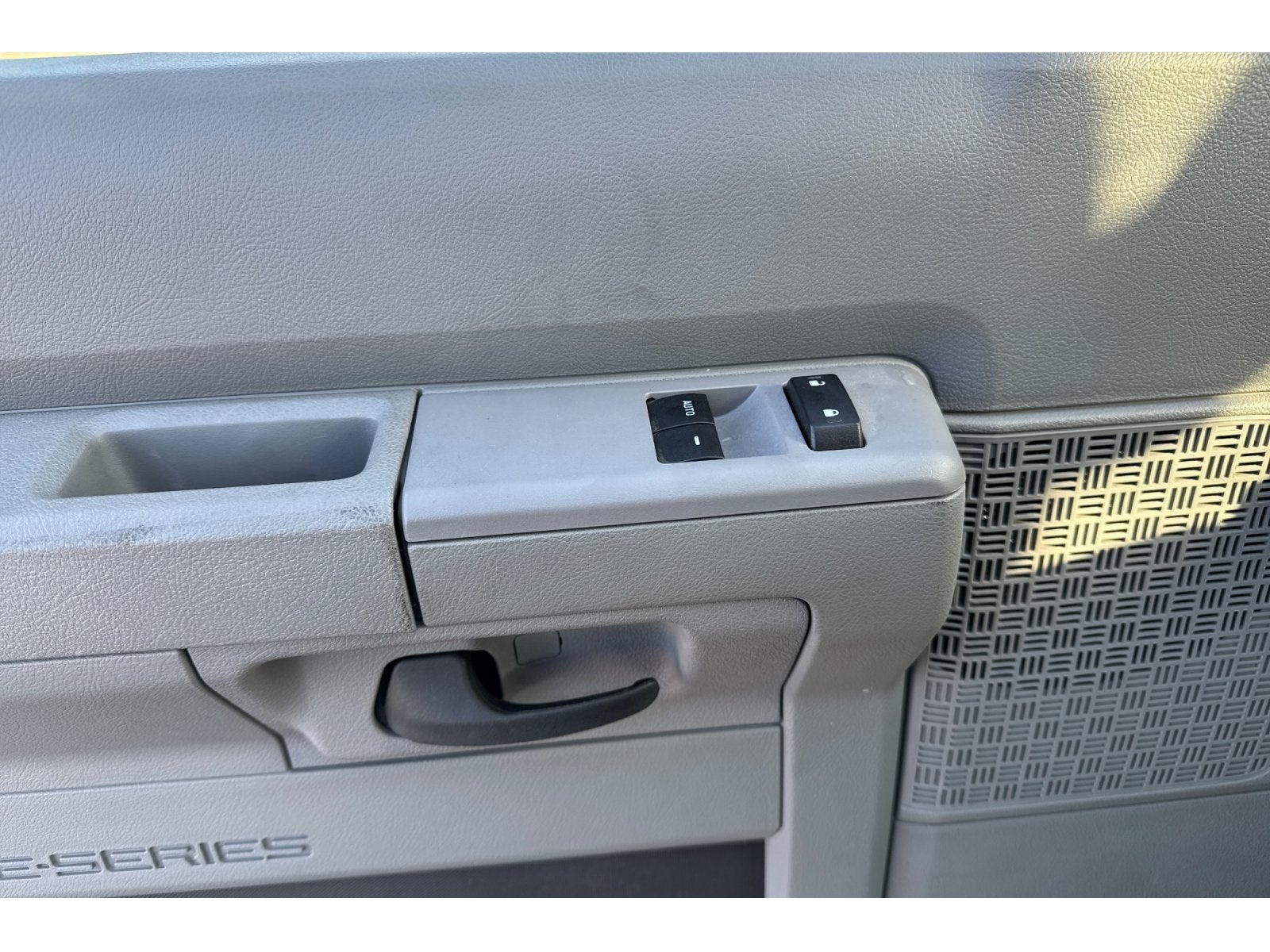 2025 Ford E-350SD Base Cutaway