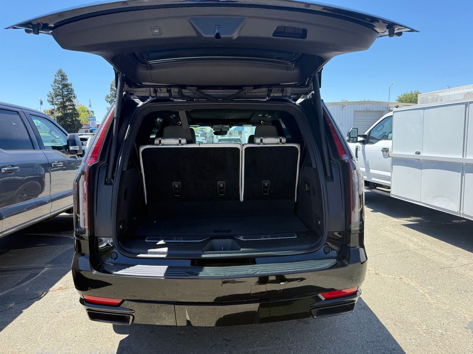 2023 Cadillac Escalade Sport
