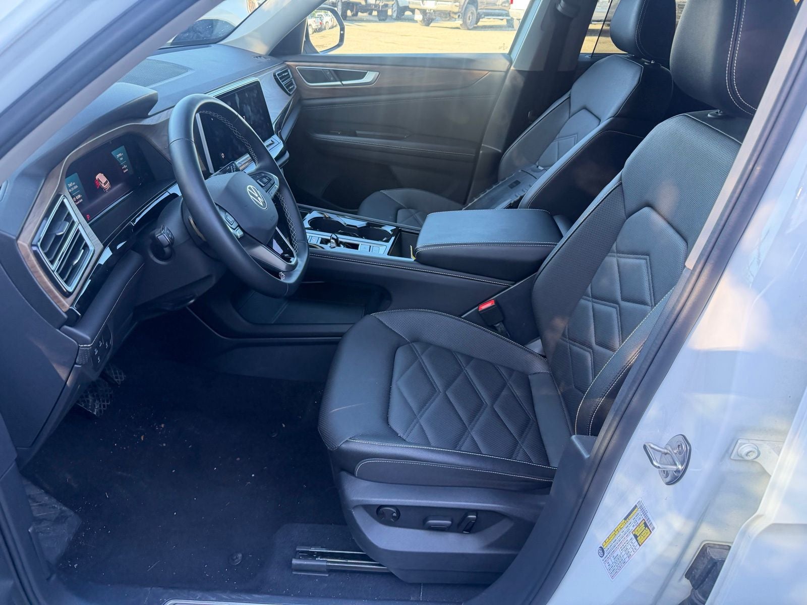 2025 Volkswagen Atlas 2.0T SE w/Technology