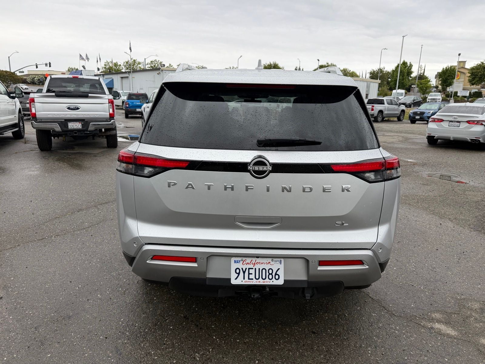 2025 Nissan Pathfinder SL