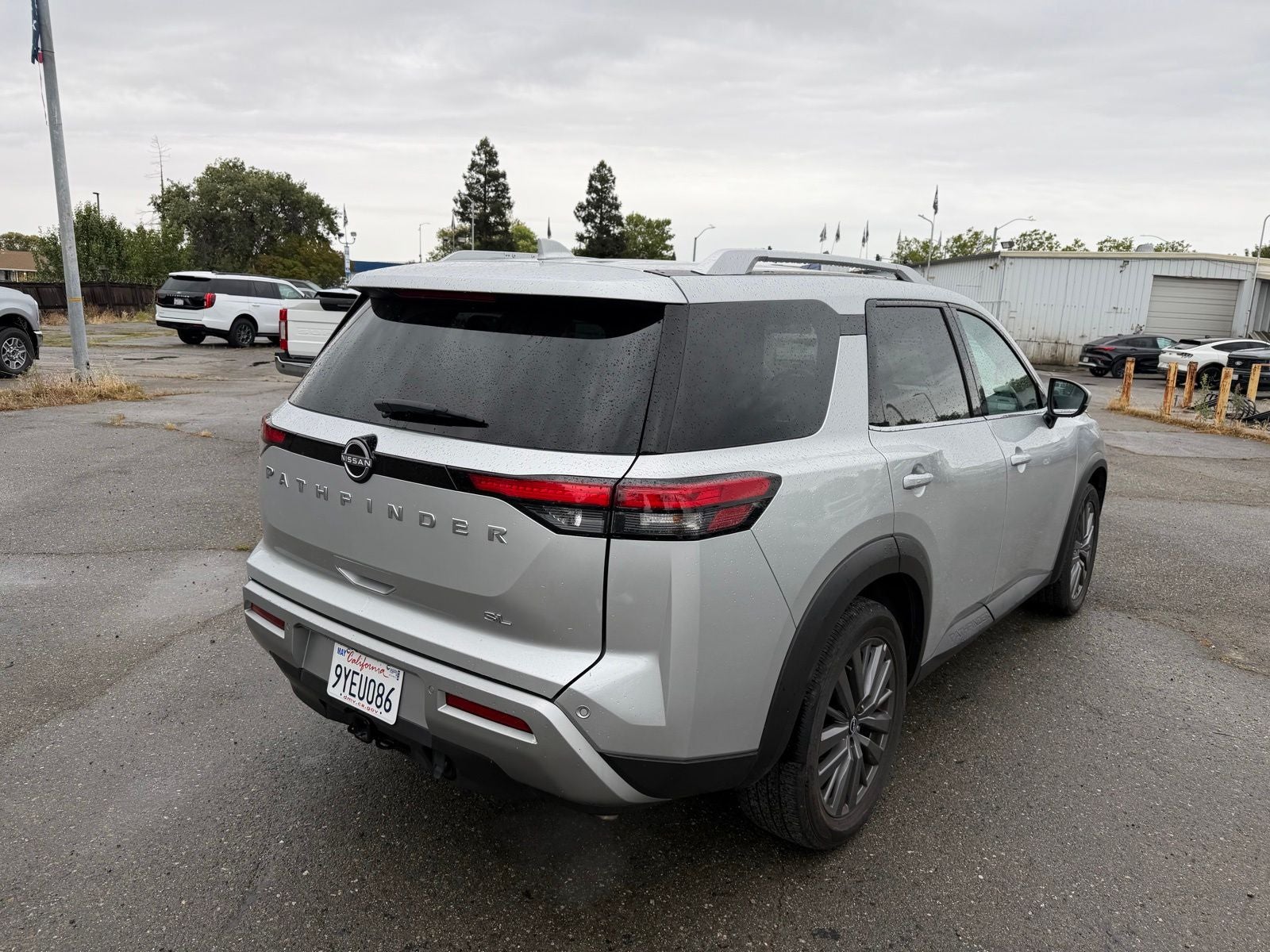2025 Nissan Pathfinder SL