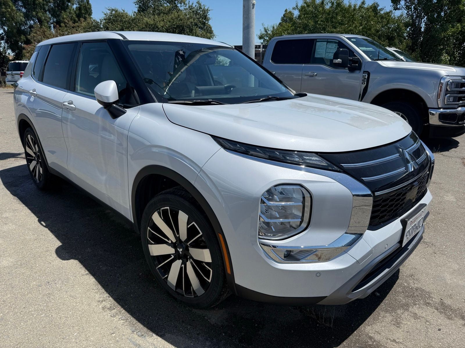 2025 Mitsubishi Outlander SE