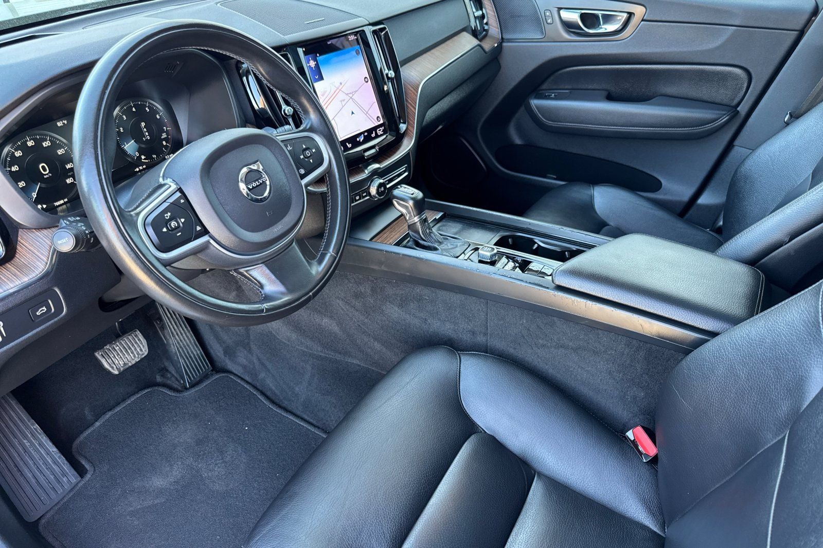 2021 Volvo XC60 T6 Momentum