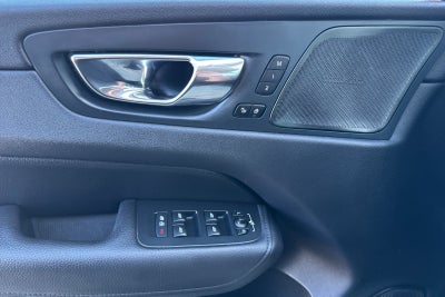 2021 Volvo XC60 T6 Momentum