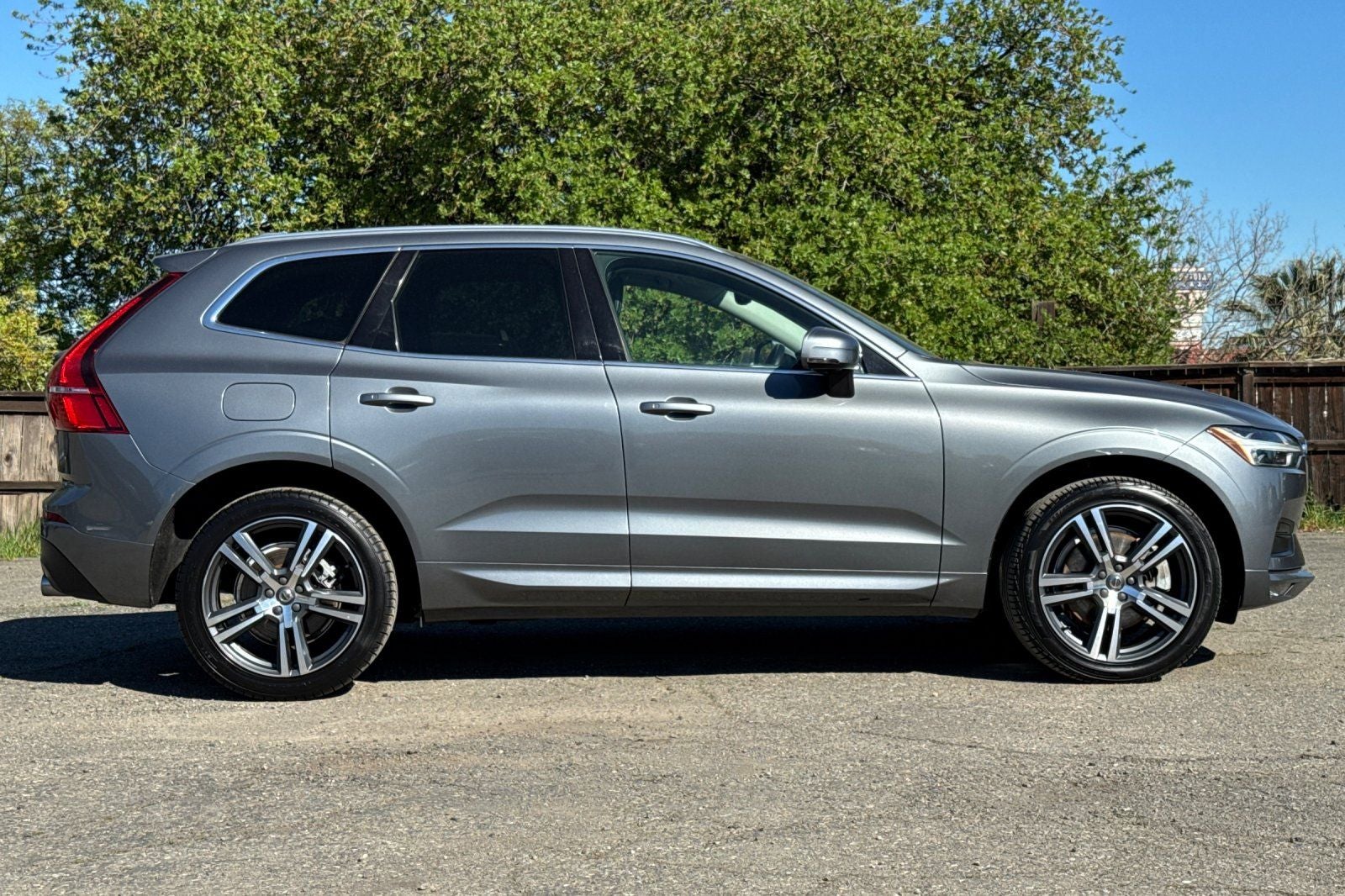 2021 Volvo XC60 T6 Momentum