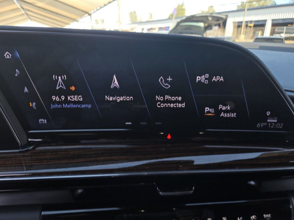 2022 Cadillac Escalade Premium Luxury