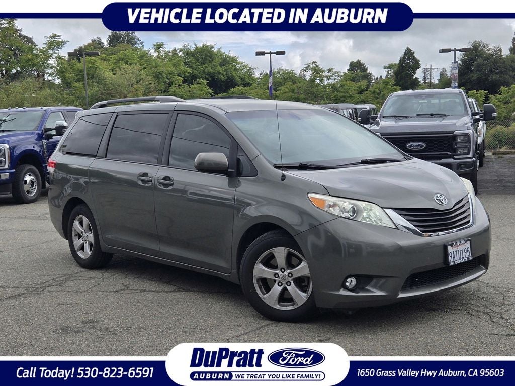2013 Toyota Sienna LE V6 8-Passenger's photo